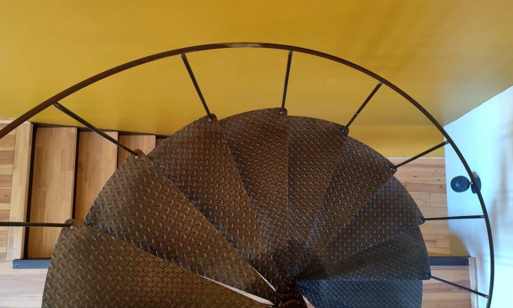 escalier acier colimaçon